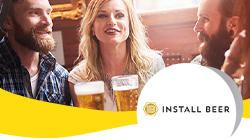 logo de install beer con personas de fondo bebiendo cerveza