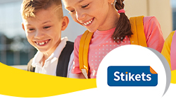 logo de stikets con niños de fondo sonriendo