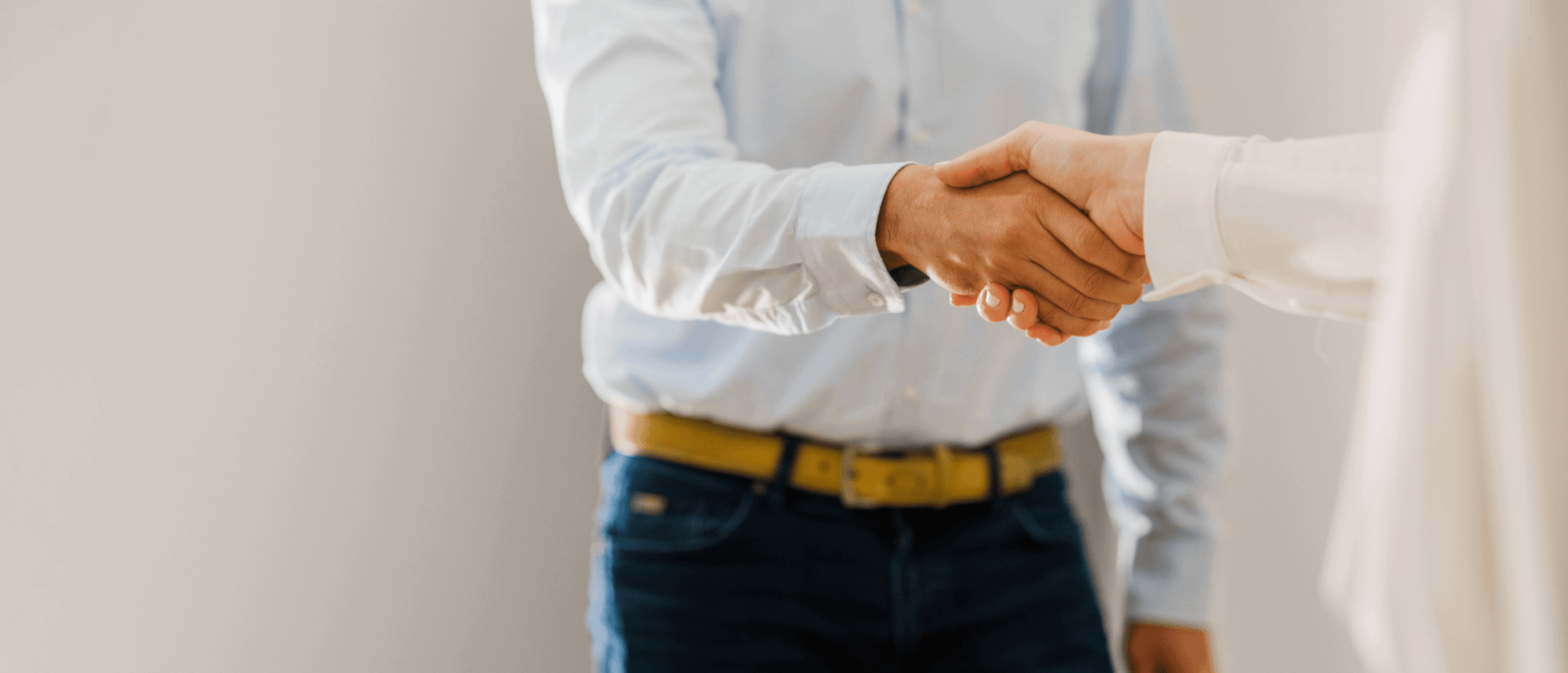b2b-customer-examples-4-header-w2514xh1080